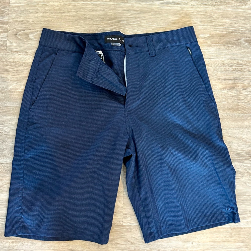 Men’s O’Neill shorts. Like new. Size 32